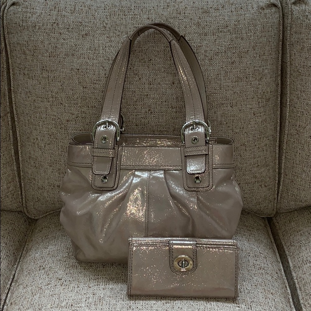 OFFERS WELCOME! STUNNING COACH PURSE W WALLET!